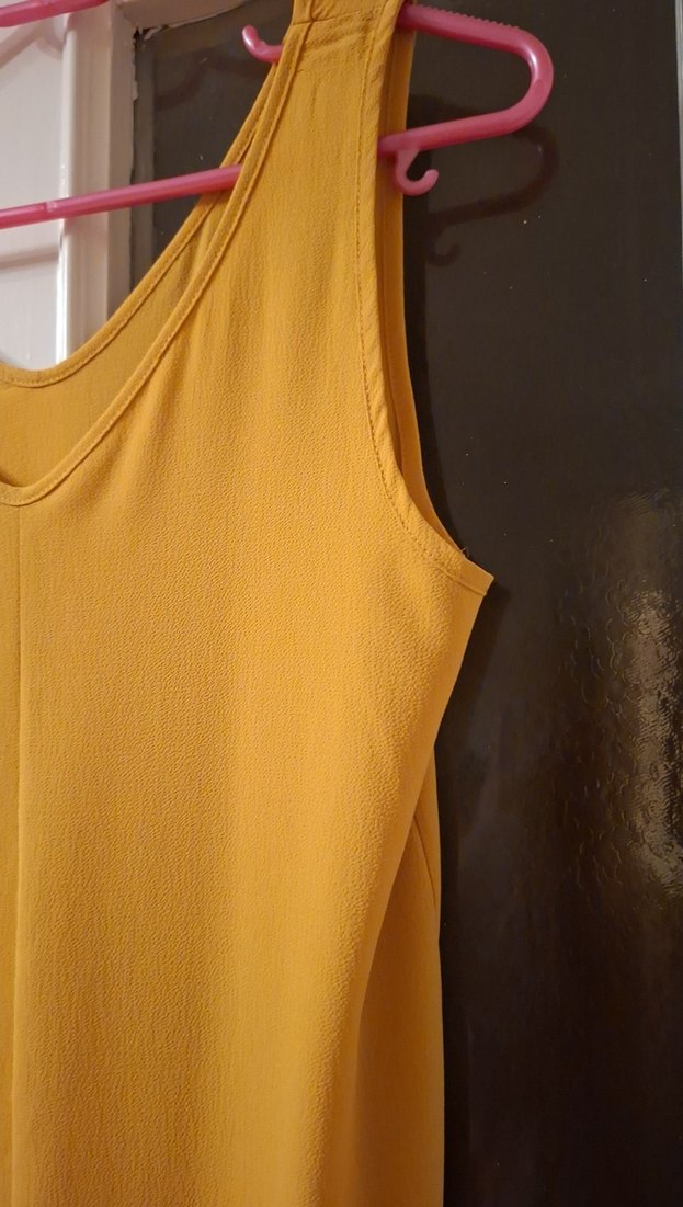 Sarı V Yakalı Kolsuz Salaş Bluz - Görsel 2