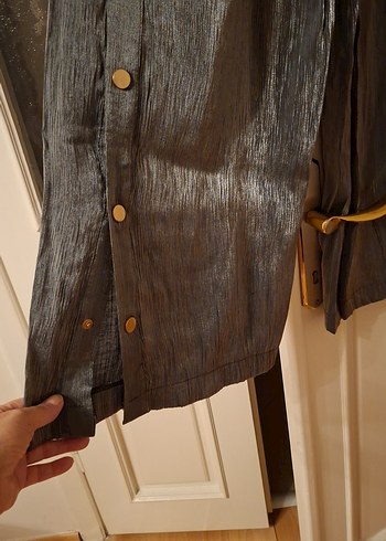Parlak gri yanları düğmeli pantalon - Görsel 7