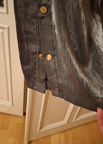 Parlak gri yanları düğmeli pantalon - Görsel 3