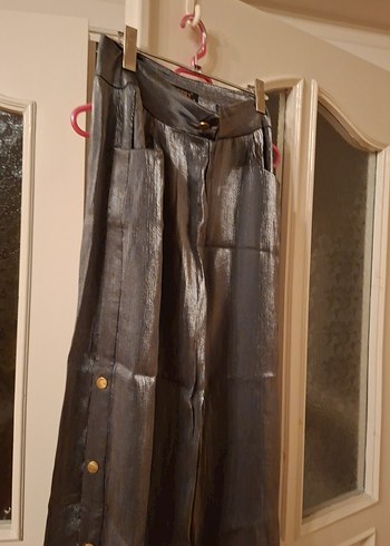 Parlak gri yanları düğmeli pantalon - Görsel 8