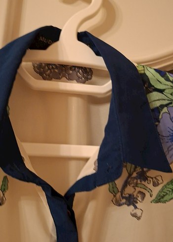 Mavi Çiçek Desenli Kolsuz Bohem Gömlek - Görsel 4