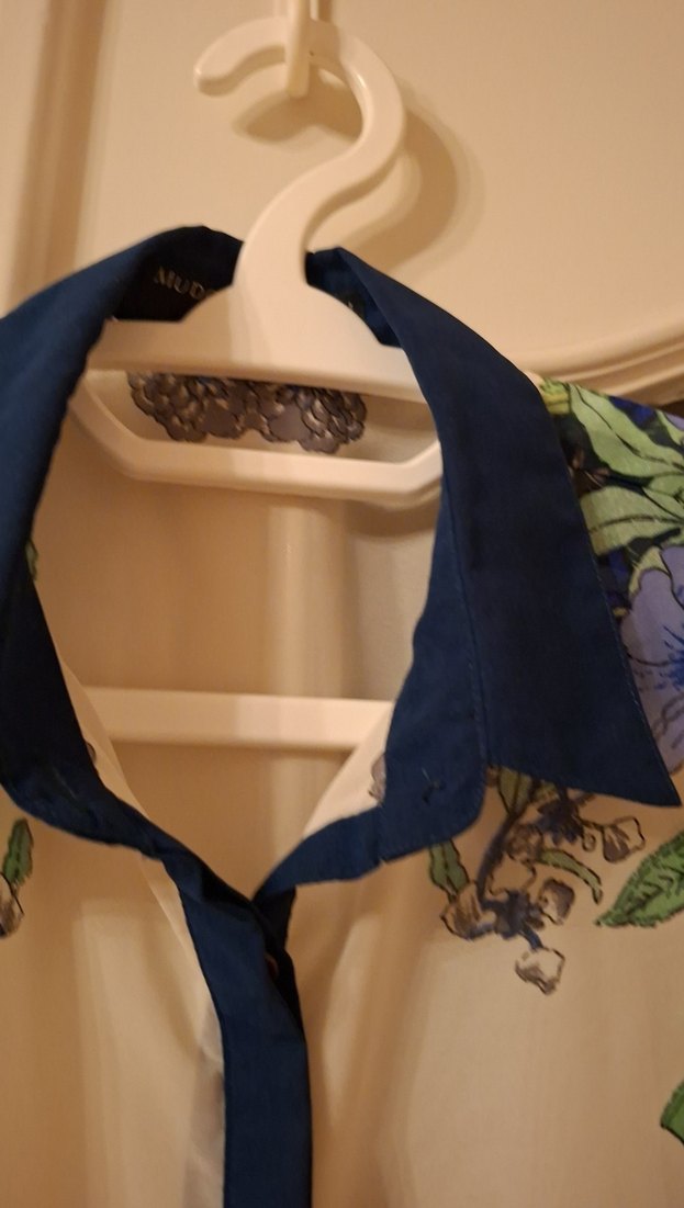 Mavi Çiçek Desenli Kolsuz Bohem Gömlek - Görsel 4