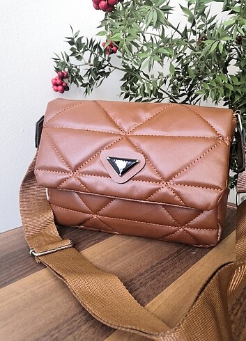 Prada kahverengi kemer askılı çanta 170