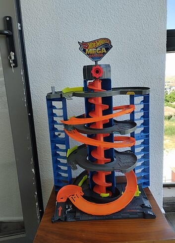 Hotwheels Mega Garaj