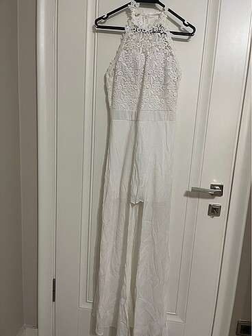 Beyaz güpür detay şort elbise