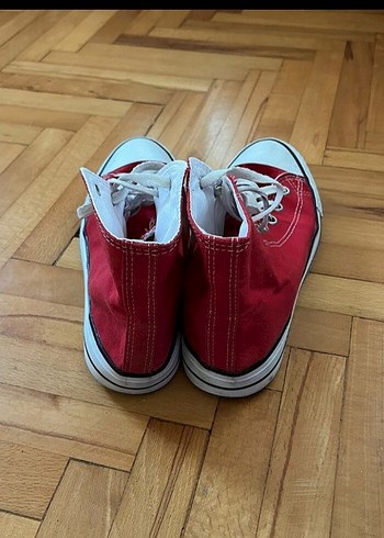 37 Beden Kırmızı Bağcıklı converse