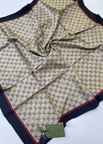  Beden Gucci twil İpek esarp 