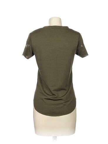 s Beden Diğer T-shirt %70 İndirimli.