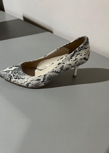 Kadın Beyaz Yılan Desenli Topuklu Ayakkabı - Görsel 3