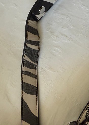 Tokalı Zebra Desenli Deri Kadın Çanta - Görsel 5