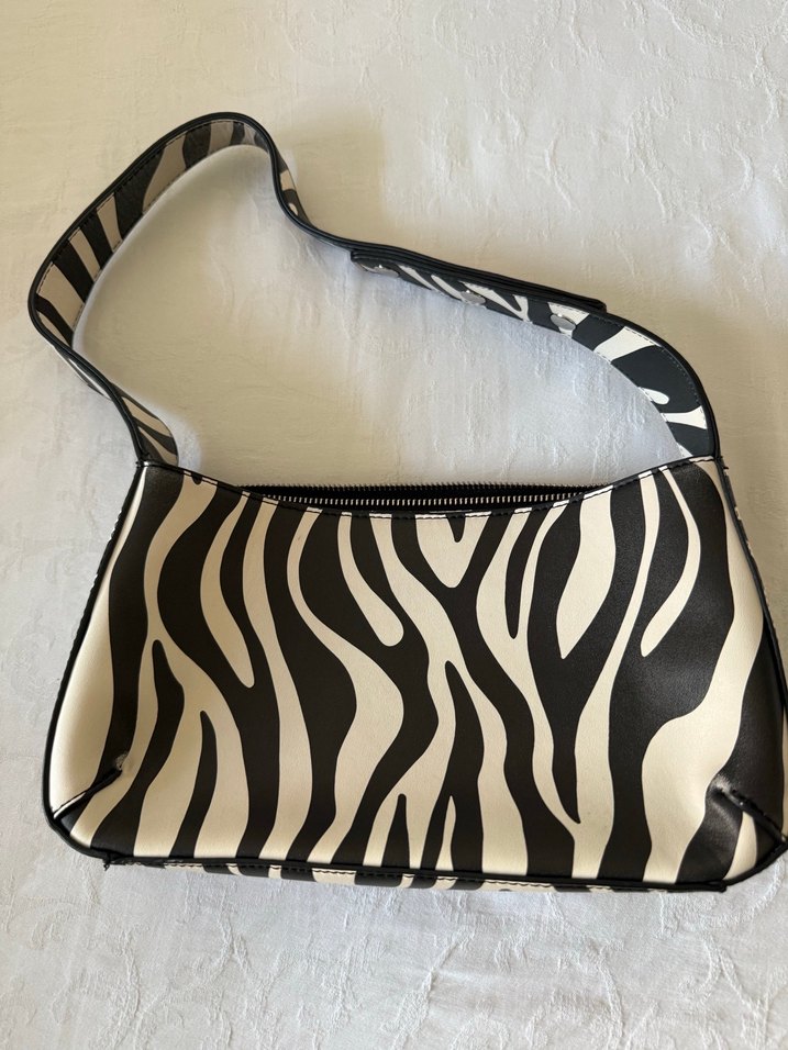 Tokalı Zebra Desenli Deri Kadın Çanta - Görsel 4