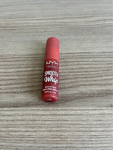 Professional Makeup Smooth Whip Ruj