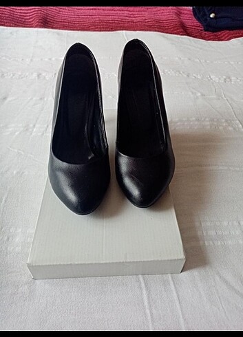 Bayan siyah stiletto topuklu ayakkabı 37