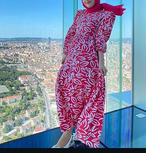 Pembe elbise