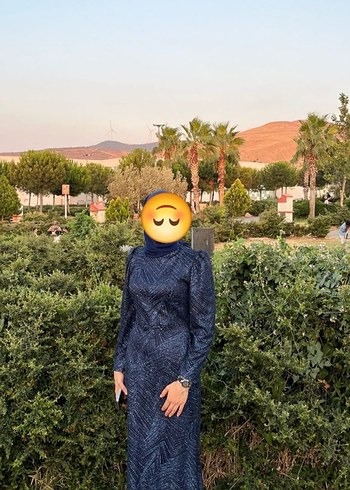 Önü Drapeli Uzun Gri Bağlama Desenli Elbise