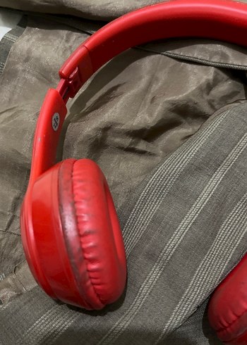 Kırmızı Kulaklık - Görsel 2