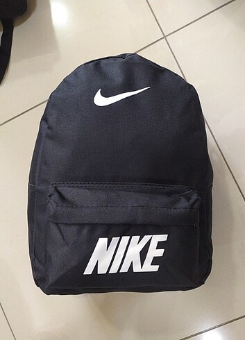 Nike sırt ve okul çantası 