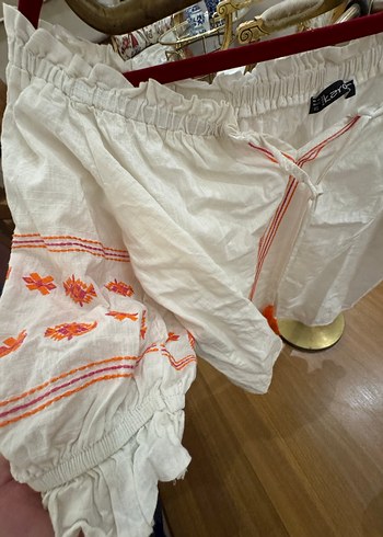 Püsküllü Nakışlı Beyaz Mini Bohem Bluz - Görsel 7