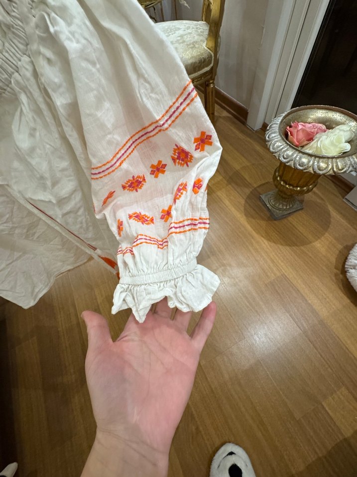 Püsküllü Nakışlı Beyaz Mini Bohem Bluz - Görsel 3