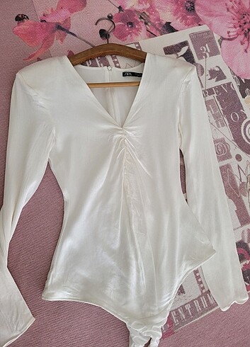 Zara Bluzz
