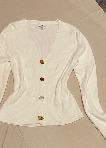 Twist Düğmeli Beyaz V Yaka Kadın Hırka - Görsel 2