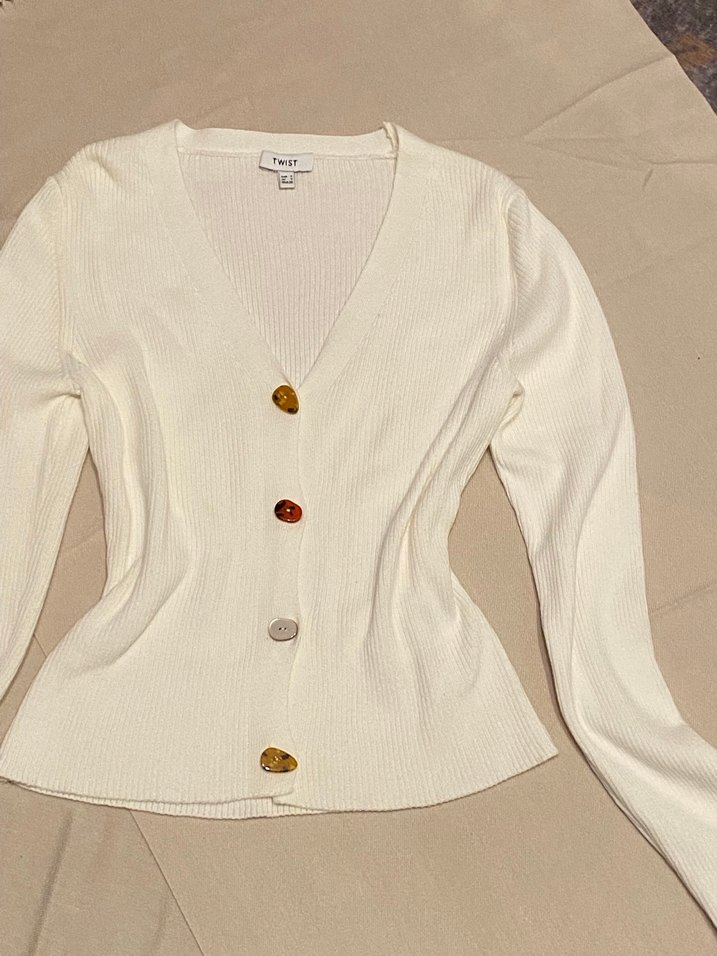 Twist Düğmeli Beyaz V Yaka Kadın Hırka - Görsel 2