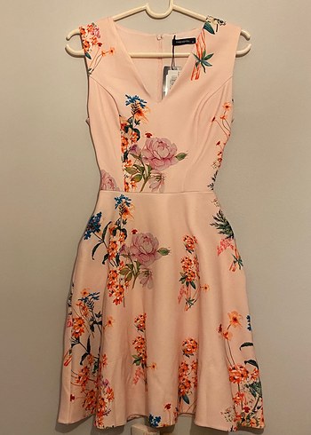 Çiçekli toz pembe elbise - Görsel 2