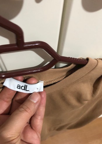 Bej Vatkalı Kolsuz Kadın Bluz - Görsel 3