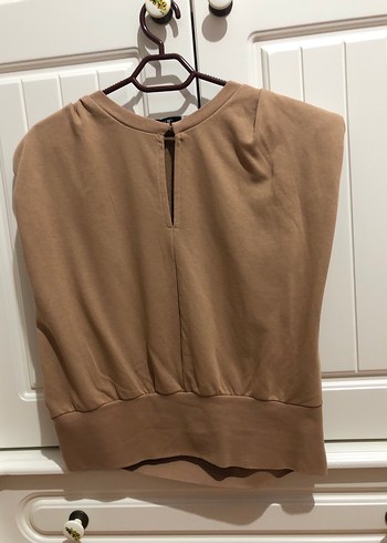 Bej Vatkalı Kolsuz Kadın Bluz - Görsel 2