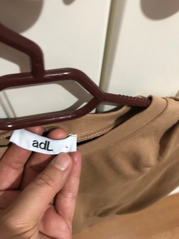 Bej Vatkalı Kolsuz Kadın Bluz - Görsel 3