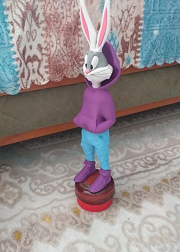 Mor Kapüşonlu Tavşan Figürü alttan kurmalı 44 cm