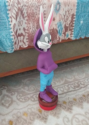 Beden Mor Kapüşonlu Tavşan Figürü alttan kurmalı 44 cm