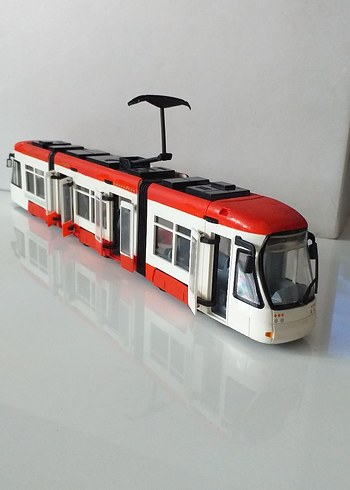 Beyaz-Kırmızı Oyuncak Tramvay Araba 46 cm
