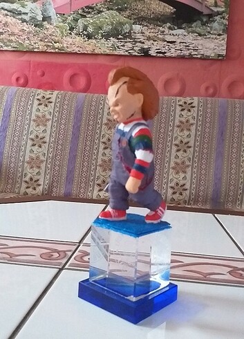 Beden Chucky biblo dekoratif altlığıyla beraber 18 cm