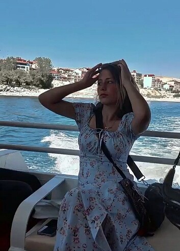 Mavi çiçekli elbise 