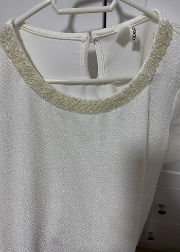 Yuvarlak Yaka Beyaz Kısa Kollu Kadın Bluz - Görsel 2