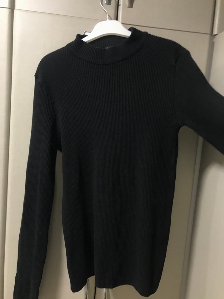 Siyah Triko Boğazlı Kazak - Görsel 2