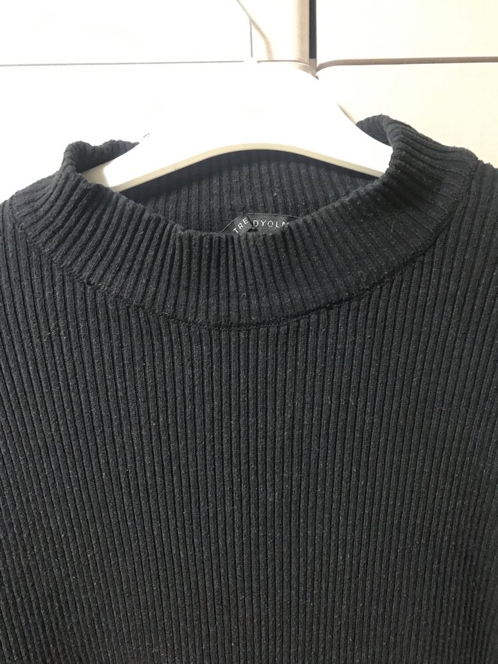 Siyah Triko Boğazlı Kazak - Görsel 3