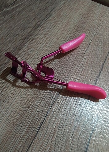 Avon KİRPİK KIVIRMA ALETİ