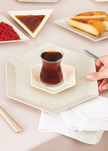 Karaca Beyaz Çokgen Yemek Tabakları Seti