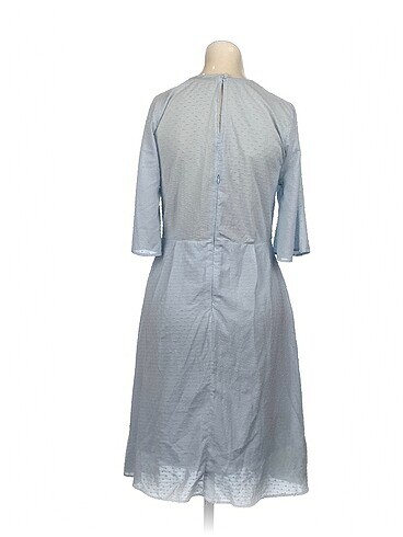 m Beden PreLoved Kısa Elbise %70 İndirimli.