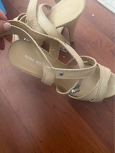 Nine West Nine west