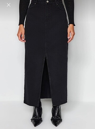 Siyah yırtmaçlı maxi denim etek