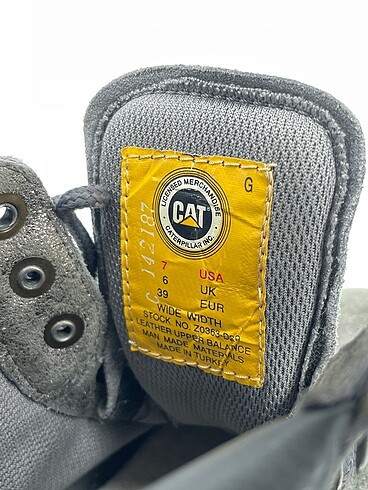 39 Beden gri Renk Cat Bot %70 İndirimli.