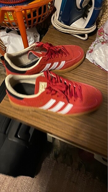 Adidas kırmızı ayakkabı