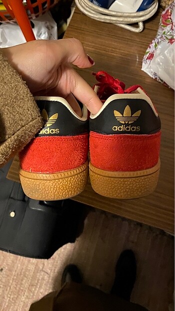 38 Beden kırmızı Renk Adidas kırmızı ayakkabı