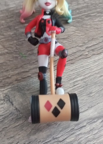 Kırmızı Siyah Harley Quinn Aksiyon Figürü - Görsel 2