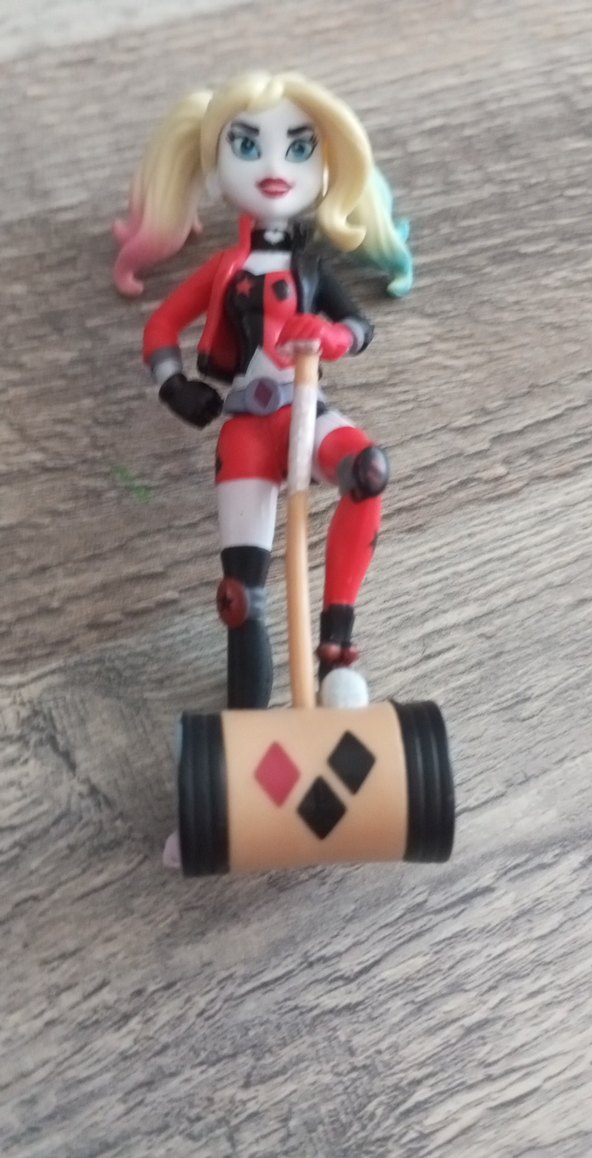 Kırmızı Siyah Harley Quinn Aksiyon Figürü - Görsel 2