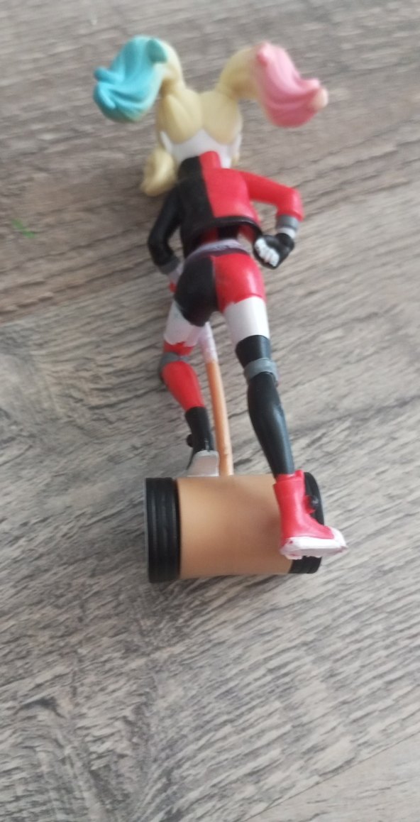 Kırmızı Siyah Harley Quinn Aksiyon Figürü - Görsel 4