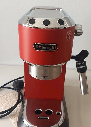 DeLonghi Renkli Kırmızı Kahve Makinesi